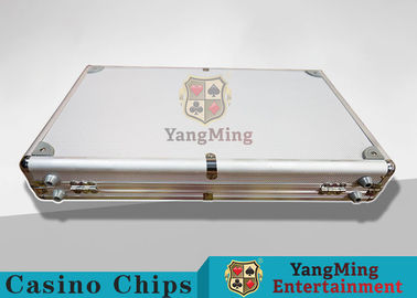 購入 600pcsのカジノの火かき棒のチップセットの金属のポーカー用のチップ箱のためのアルミニウム携帯用ケース オンライン製造