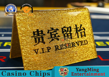 購入 金ぱくアクリルVipのブランドのテーブルの番号記号のバカラのブラックジャックのディーラー ビジネス机のナンバー プレート カードはボタンがかかる オンライン製造